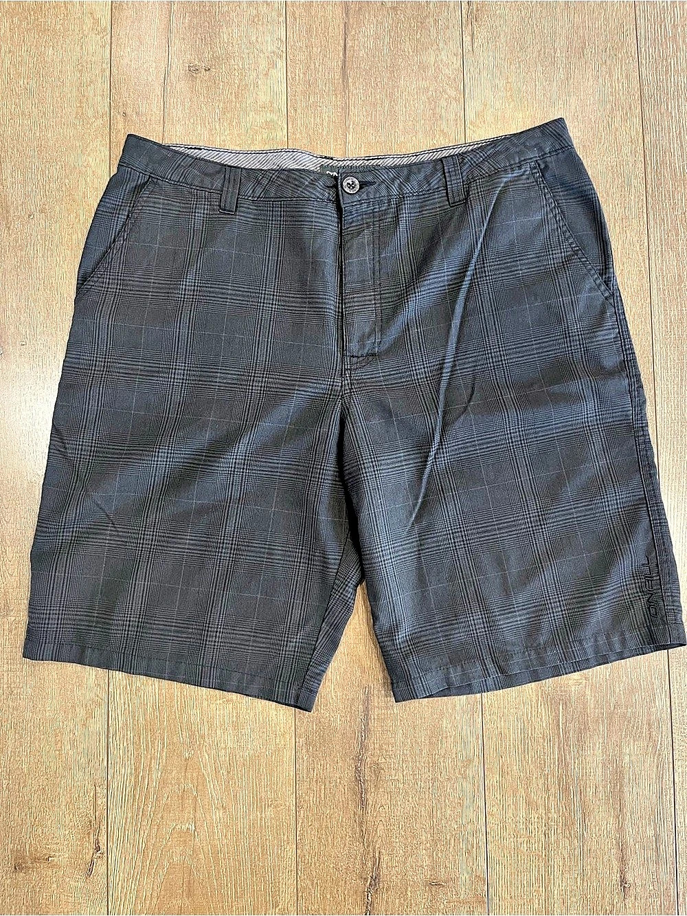 O'Neill Black & Gray Plaid Chino Shorts in Size 38